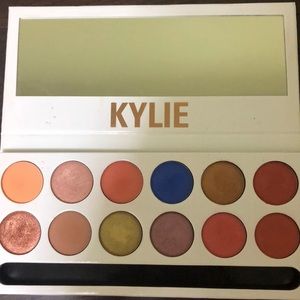 Kylie Cosmetics Royal Peach palette